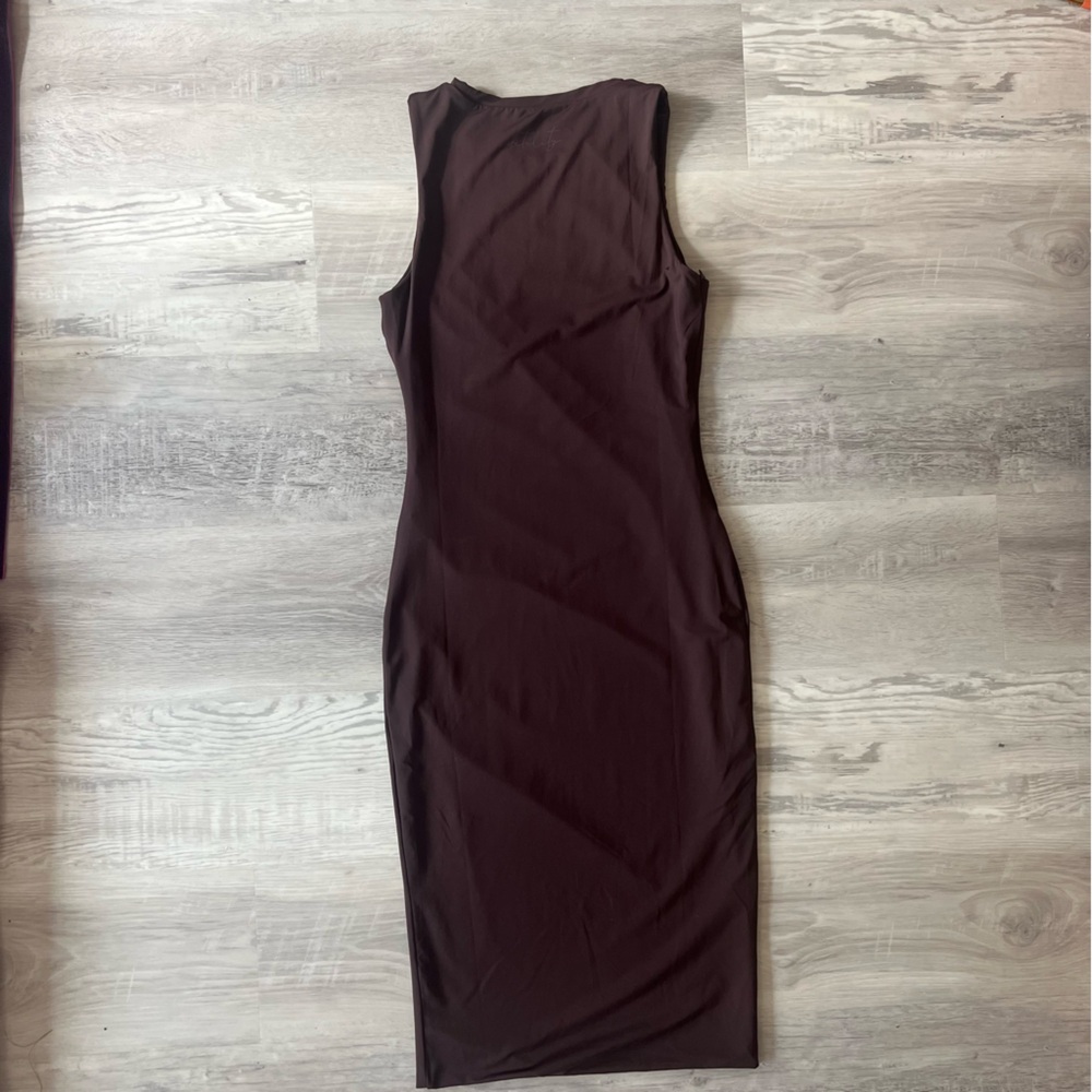 Vitality sleeveless midi dress - Picture 12 of 12